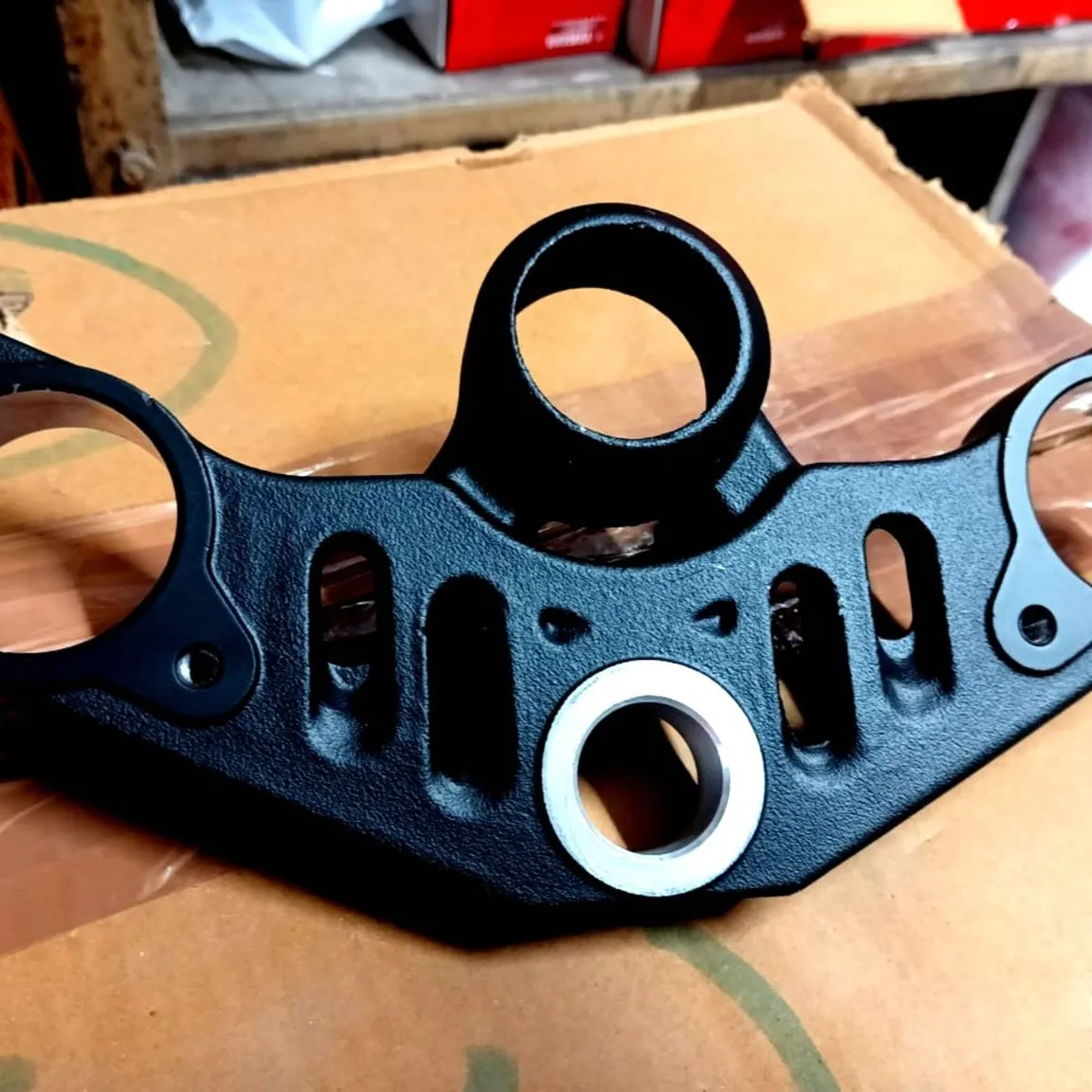 YAMAHA R15 V4 Crown Handel plate. — Yamaha — genuine_oem